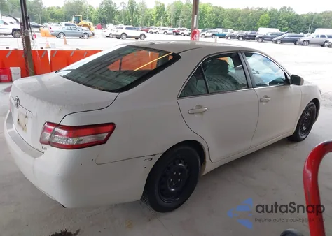 2010 Toyota Camry Le z USA, uszkodzony, nr VIN 4T1BF3EKXAU520277